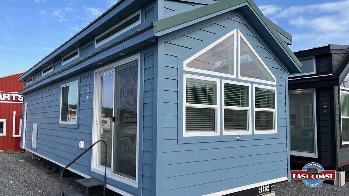 GREAT OUTDOOR COTTAGES #988 Bayview 300 L2K1-N - East Coast